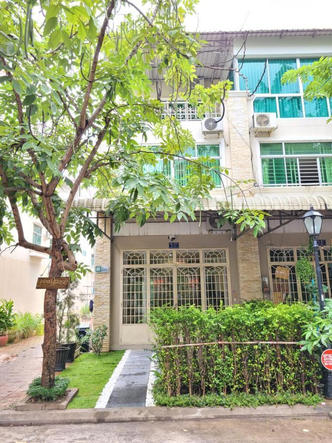 Yana House Phnom Penh Hotel Ngoại thất bức ảnh