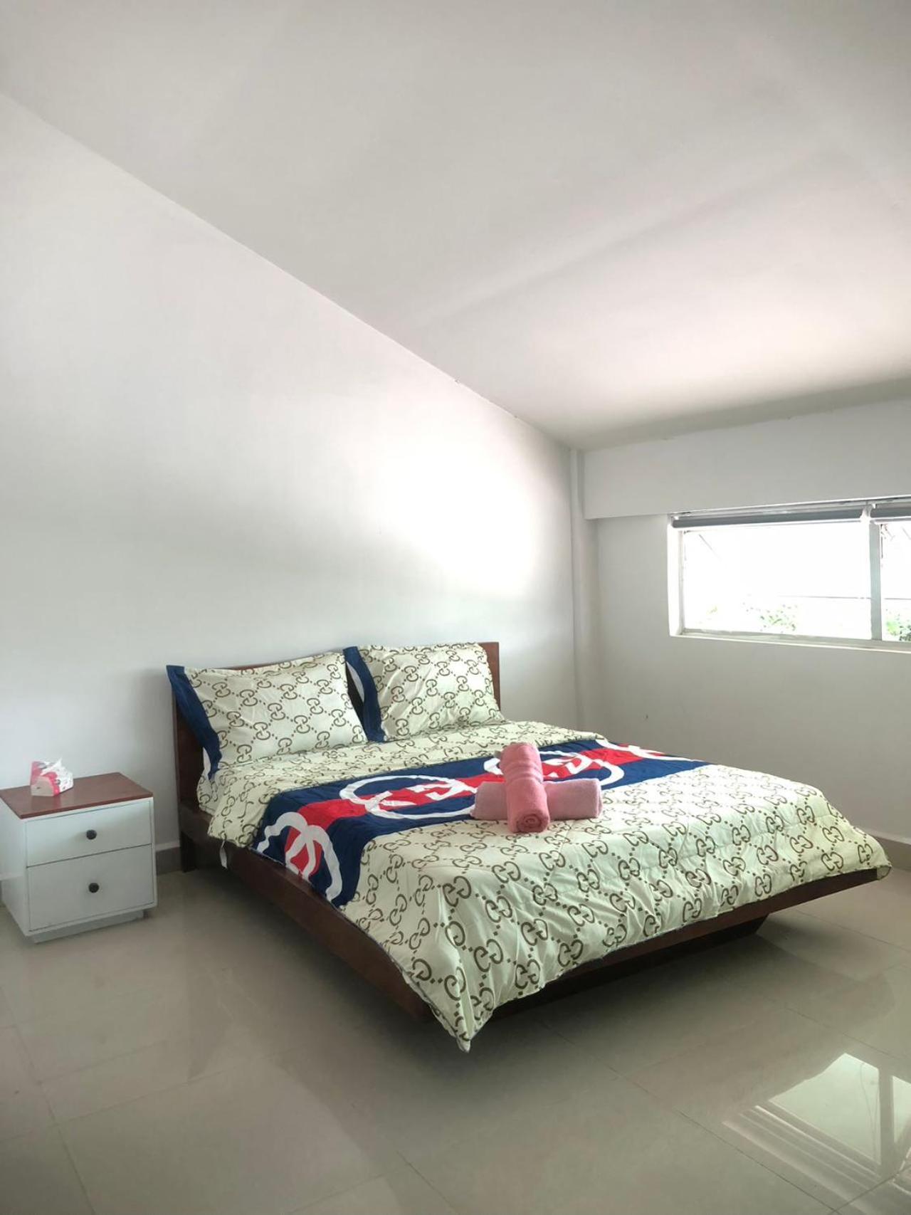 Yana House Phnom Penh Hotel Ngoại thất bức ảnh